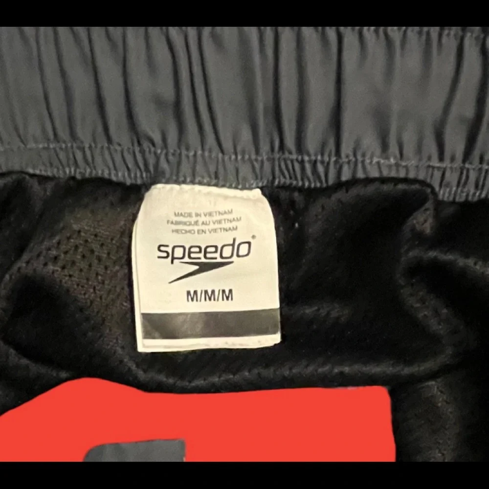 Speedo Mens M swim trunks with 1 side pocket - Picture 2 of 3